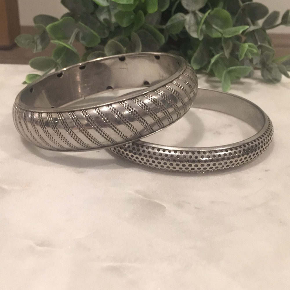 🛍 4 for $8 jewelry bundle deal: silver bangles
